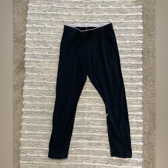 Nike size small 3/4ths cropped legging - Picture 2 of 5